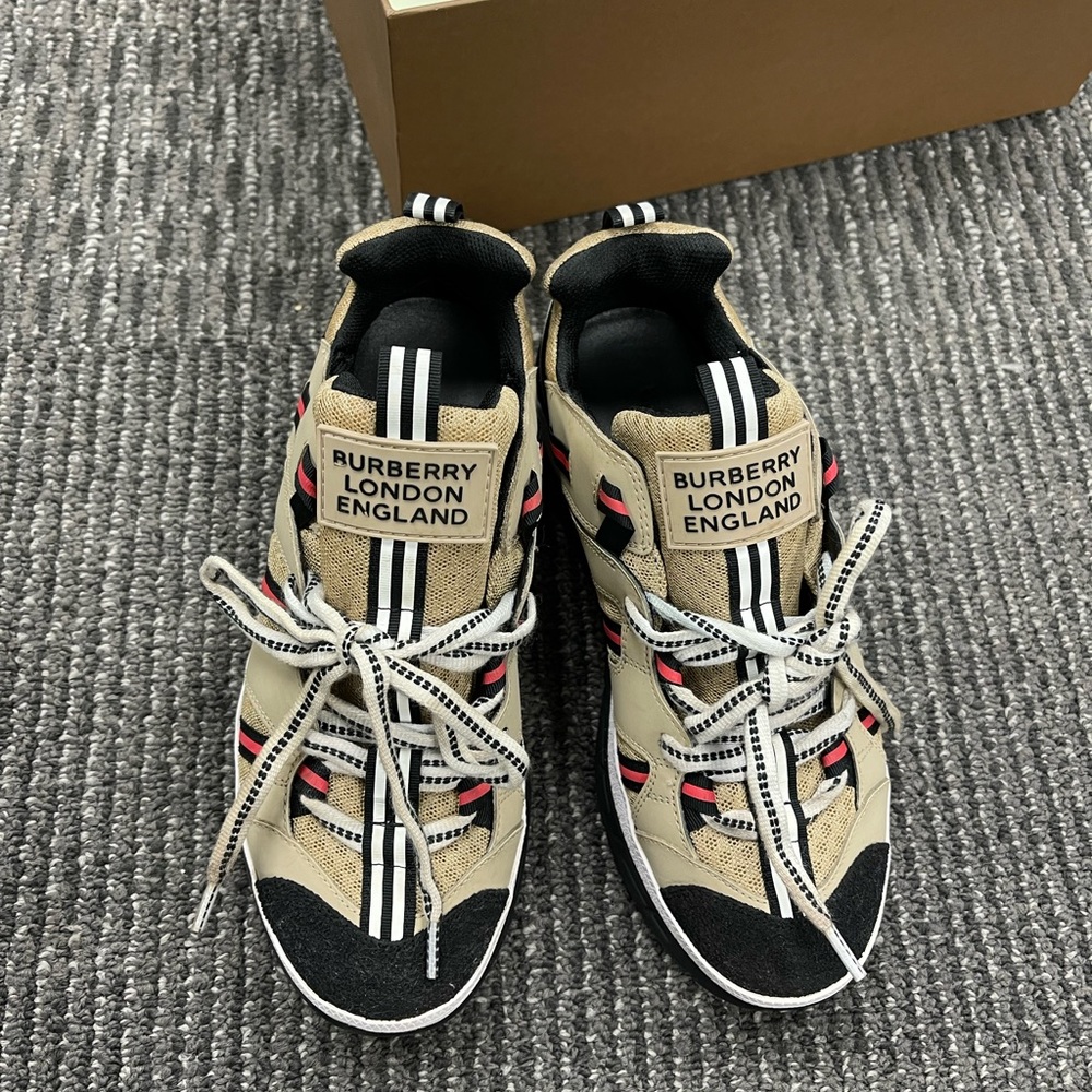 Burberry Brockton lace up sneaker
